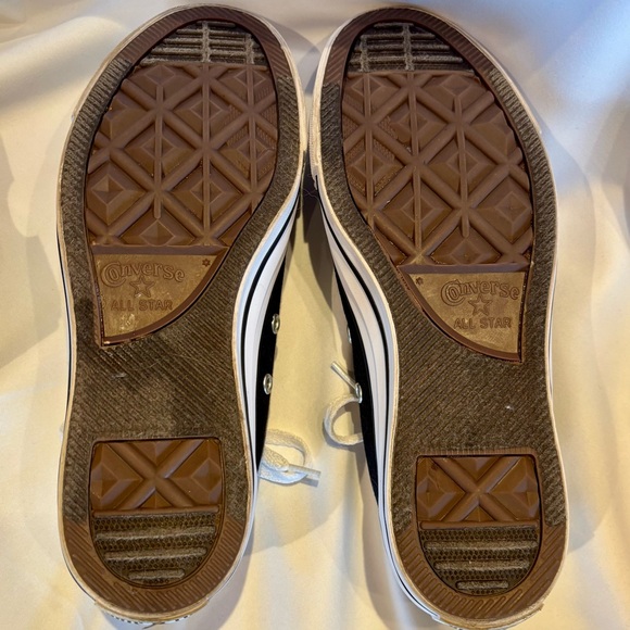 Converse Sneaker Size 7.5 - Picture 5 of 5